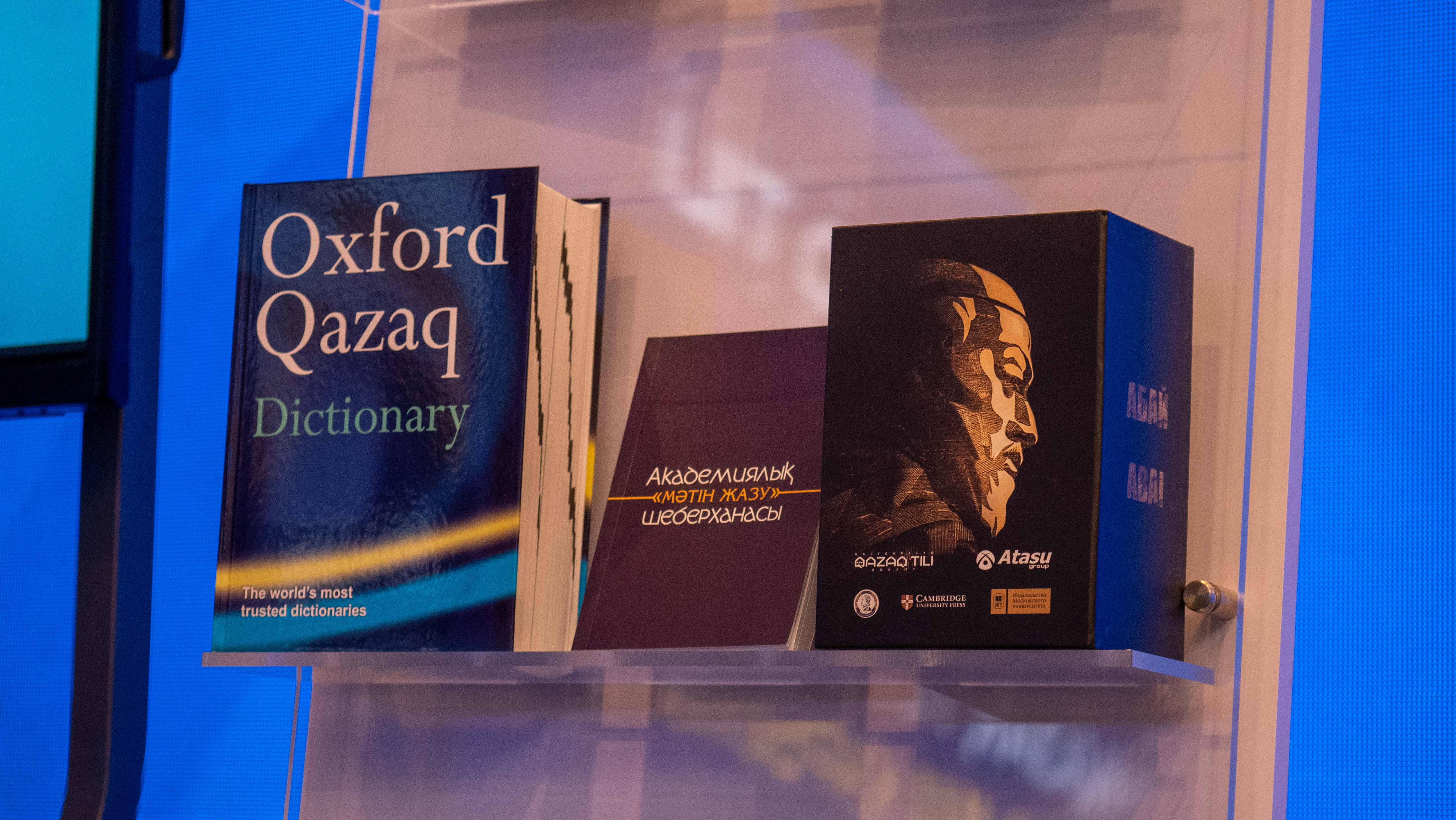 Шұлықтағы кеуделі медбикемен жыныстық қатынас